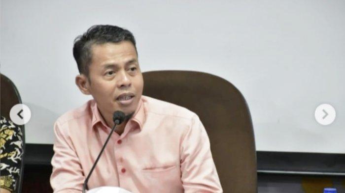 Ketua Komisi IV DPRD Pekanbaru Rois saat hearing dengan pihak  manajemen RS Santa Maria dan pihak kontraktor, Dinas Perkim, serta Dinas Penanaman Modal dan Pelayanan Terpadu Satu Pintu (DPMPTSP) Pekanbaru, Senin (20/4/2026)