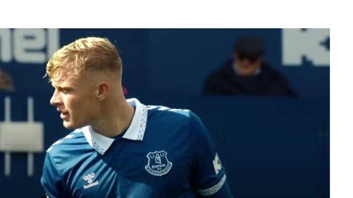 Manchester United dan Tottenham Hotspur Rebutan Tanda Tangan Bek Everton Jarrad Branthwaite