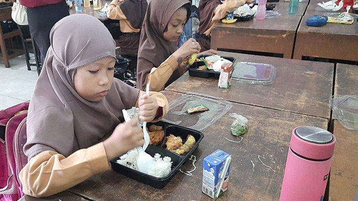 Seribu Anak SD di Pekanbaru Jalani Simulasi Lanjutan Makan Siang Bergizi Gratis
