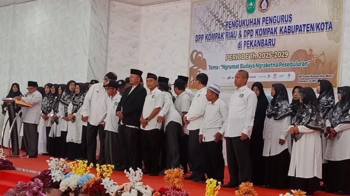 Kakesbangpol Riau Kukuhkan Pengurus DPP Kompak Riau