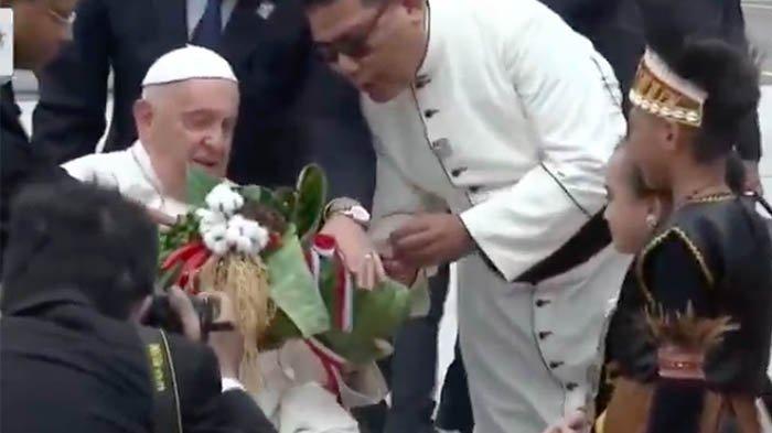 Paus-Fransikus-tiba-di-Indonesia.jpg