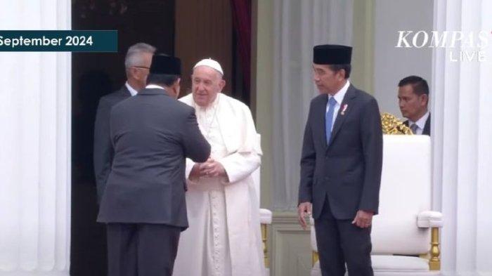 Paus-bersama-Presiden-RI-Joko-Widodo.jpg