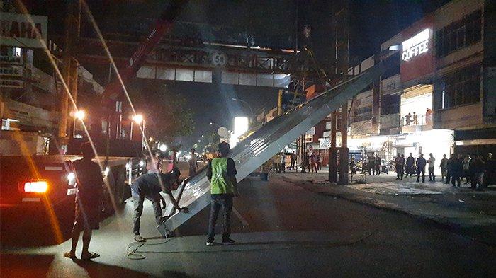 Pemilk Bisa Bongkar Sendiri Tiang Reklame Ilegal di Pekanbaru, Kalau Tidak Ingin Ini yang Terjadi
