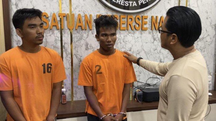 Pengedar Narkoba di Pekanbaru Panik Saat Digrebek Polisi, Buang Sabu ke Atap Mushola
