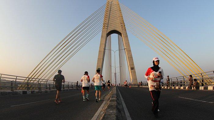FOTO : Peserta Riau Bhayangkara Run 2023 Lewati Jembatan Siak IV Pekanbaru - Peserta-Riau-Bhayangkara-Run-2023-melewati-Jembatan-Siak-IV-Pekanbaru-3.jpg