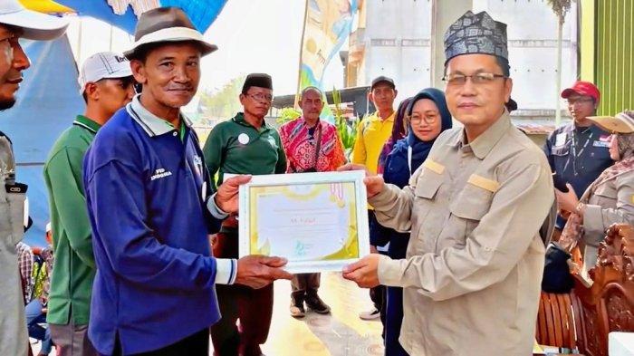 Tanam Varietas Unggul dengan Mulsa Tanpa Olah Tanah, Poktan Mekar Subur Inhil Tingkatkan Hasil Panen