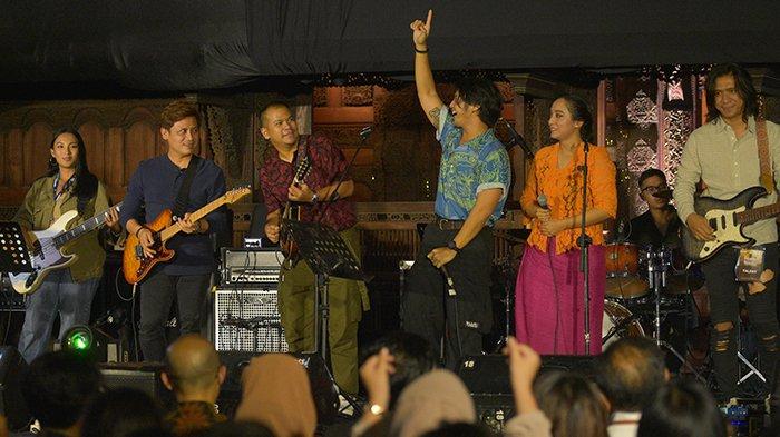 Puluhan Gitaris Bermusik untuk Galang Dana Donasi Bagi Cianjur