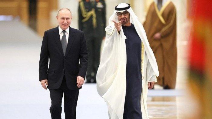 Putin Dikawal Empat Jet Tempur Saat Kunjungi Uni Emirat Arab