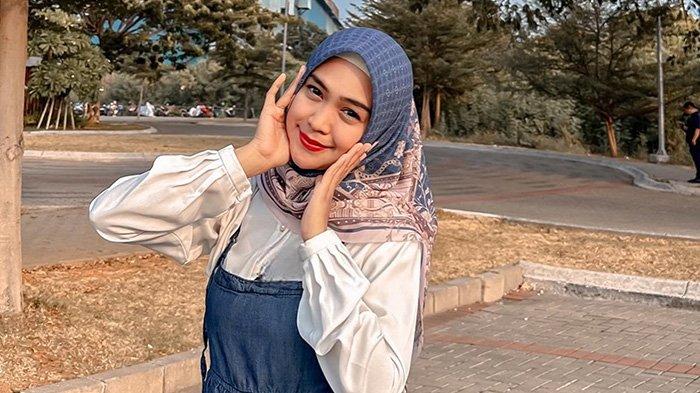 Ria Ricis Terpantau Ubah Caption Foto Bersama Teuku Ryan di Instagram: Trauma