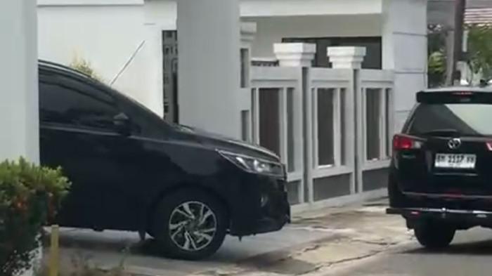 Rumah Dani M Nursalam Tenaga Ahli Gubernur Riau di Pekanbaru Digeledah KPK