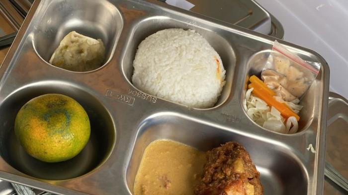 Tidak Semua Lauk MBG Disukai Anak, Ahmad Bawa Lauk Alternatif ke Sekolah