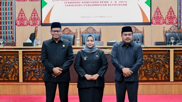 Sofyan Terharu Pimpin Paripurna DPRD Bengkalis Terakhir Pengesahaan APBD 2025