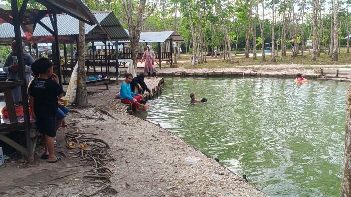 SUNGAI HIJAU - Suasana Sungai Hijau di Kabupaten Kampar, Riau, Sabtu (6/9/2025). Sungai Hijau di Kampar Riau menyajikan sungai yang jernih, adem jauh dari hiruk pikuk perkotaan.