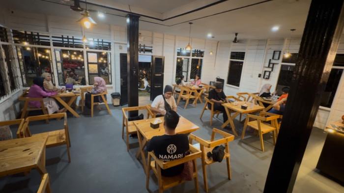Suasana ruangan tengah Namari Coffee and Space 