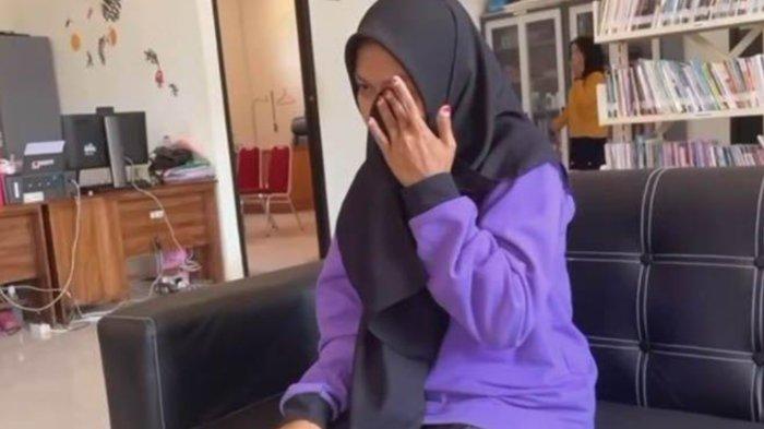 Tangis Pilu Supriyani saat Dieksekusi Jaksa di Depan Anaknya, 'Anak Saya yang Kecil Mendengarnya'