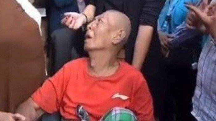 Video Viral Kisah Sedih Seorang Bapak Dibuang Anak dan Menantu ke Tempat Sampah