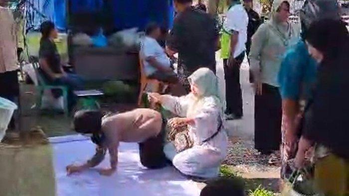 Ratusan Warga Bungaraya Siak Bubuhkan Tanda Tangan dan Cap Jempol Darah Tolak PSU Jilid II