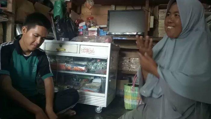 Para Guru dan Staf SMA Percaya Bahwa Ade Punya Kekuatan Listrik di Tubuhnya Usai Ikut Kesetrum