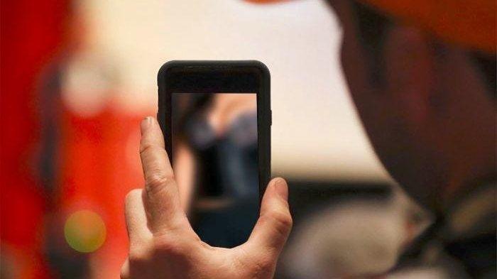 Ajakan Ketemuan Tak Diindahkan, Pak Kades Nekat Pamerkan Alat Kelaminnya Ke Wanita Bersuami