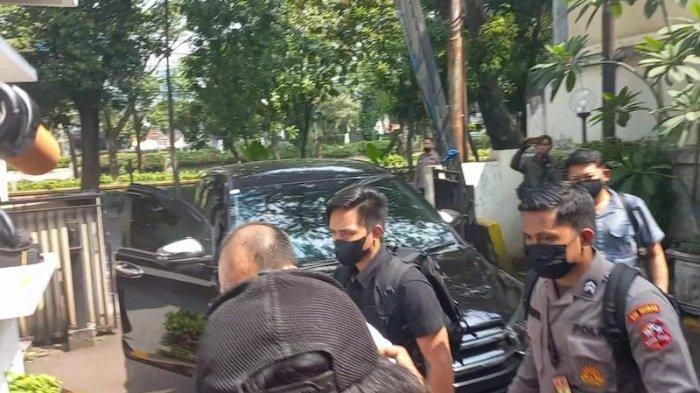 Kejanggalan Sosok Bharada E, Keterangan Polisi dan LPSK Berbeda, Jago Menembak?