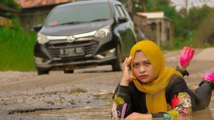 Aksi Nekat Pasangan Suami Istri Bikin Heboh Warga, Fotonya Tersebar di Media Sosial