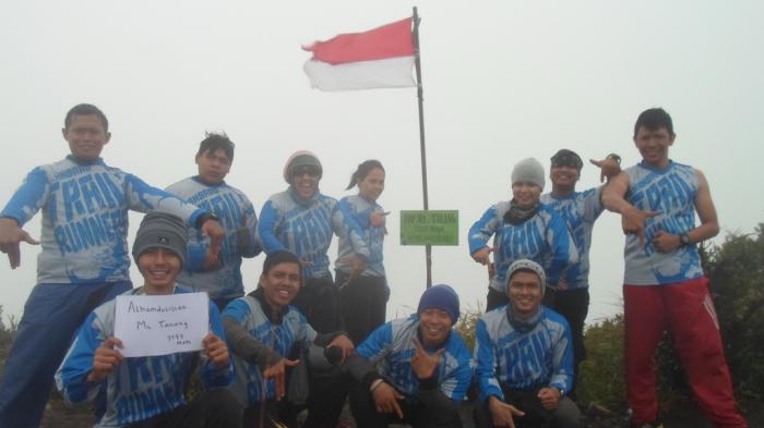 TRU Rayakan Tahun Baru di Puncak Gunung Talang