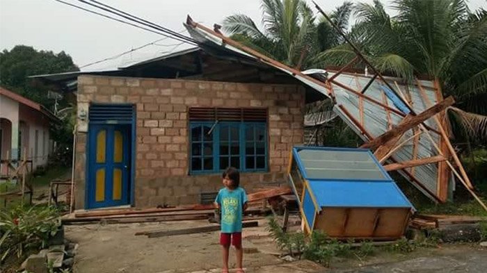 Diterpa Angin Kencang, Begini Kondisi Objek Wisata Pantai Marina Dumai