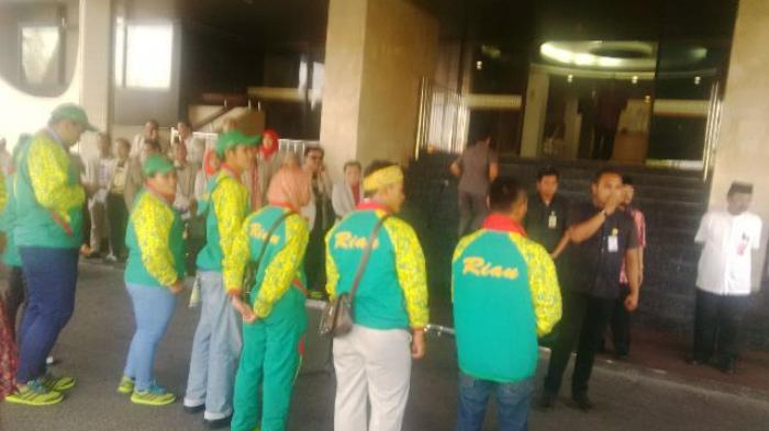 Gubri Sambut Kontingen Riau di Gubernuran