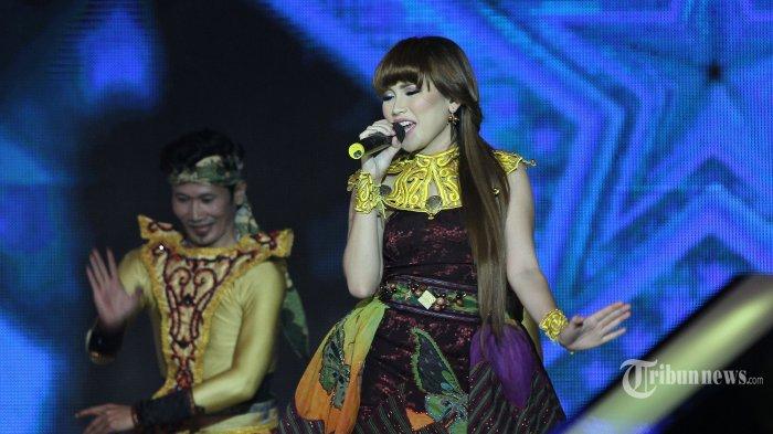 Foto-foto Cantik Jadul Ayu Ting-ting: dari Zaman Alamat Palsu sampai Jadi Bundanya Bilqis!
