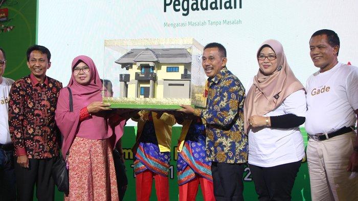 Pegadaian Serahkan Hadiah Grand Prize Badai Emas Tahap I di Pekanbaru
