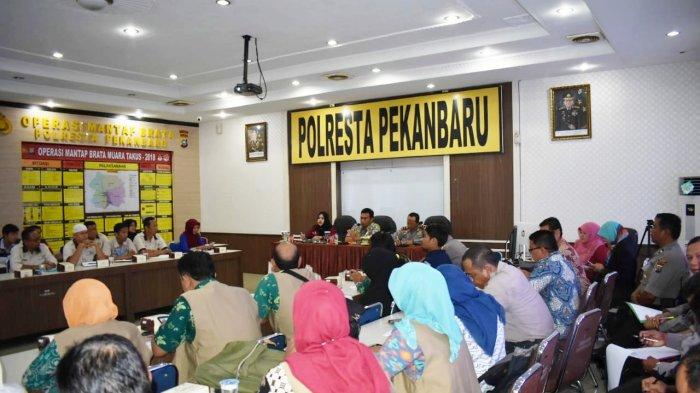 Bahas Distribusi Bansos, Satgas dari Polresta Pekanbaru Gelar Rapat Bersama Dinsos