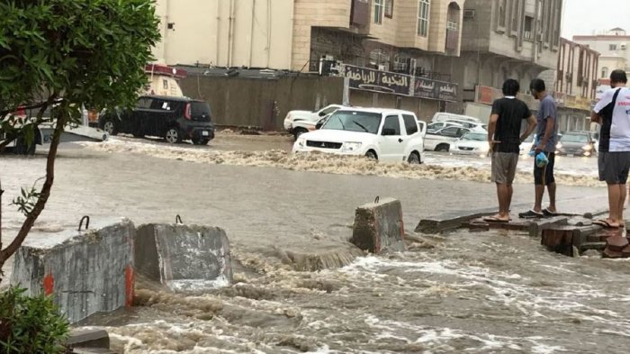 Banjir di Jeddah, Jalanan Terendam dan Sekolah Diliburkan
