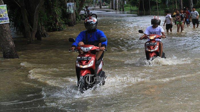 Pasca Hujan Deras, Air Sungai Sail dan Sungai Batak di Pekanbaru Meluap