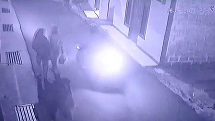 Bikin Rusuh, Begal Payudara Kali Ini Sasar Nenek-nenek dan Mama Muda, Saksi: Dia Pegang dada Ibu-ibu