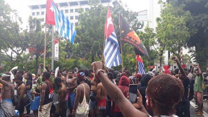 Bendera Bintang Kejora Berkibar di KJRI Melbourne, Istana: Australia Wajib Menjaga Keamanan KJRI