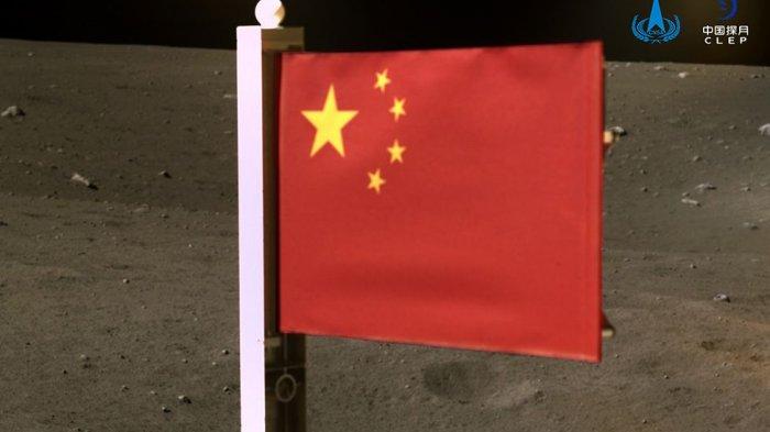 Meski Telat 50 Tahun dari AS, China Akhirnya Menancapkan Bendera Mereka di Bulan
