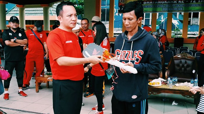 HUT Polri ke 72 di Bengkalis, Masyarakat Tembilahan Antusias Ikuti Jalan Santai