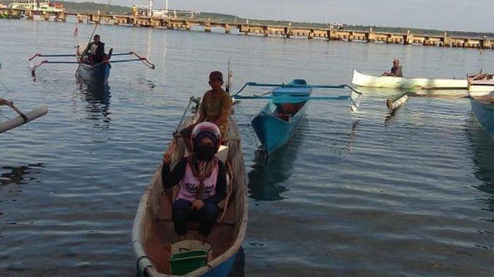 Bidan Ramlah 8 Tahun Berdinas, Naik Sampan Bertaruh Nyawa di Tengah Laut Bantu Ibu Melahirkan