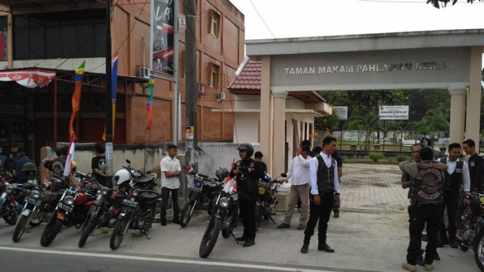 Hari Kemerdekaan, Riders Motor Clasic Pekanbaru Upacara di Taman Makam Pahlawan