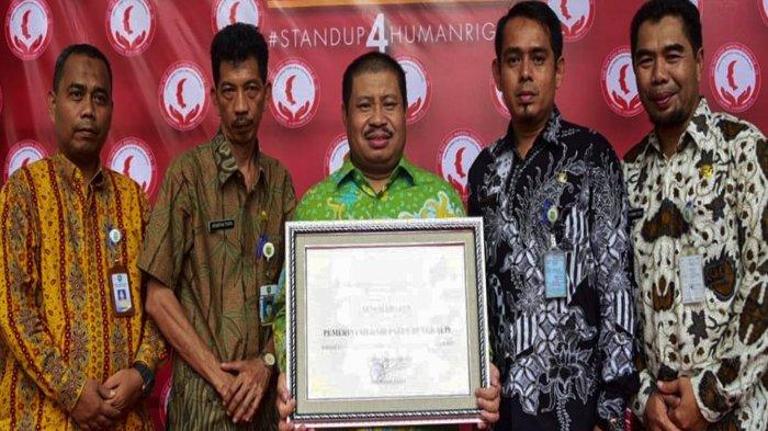 Bupati Bengkalis Amril Mukminin Raih Penghargaan HAM dari Kemenkumham RI