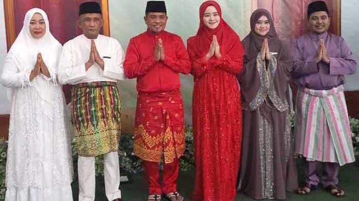 Tak Gelar Open House, Warga dan Pegawai Berdatangan ke Rumah Dinas Bupati Pelalawan