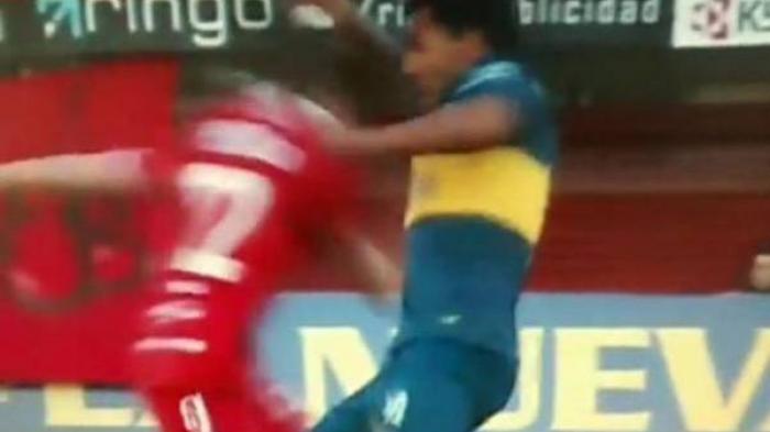 Tevez Dianggap Sengaja Patahkan Kaki Lawan