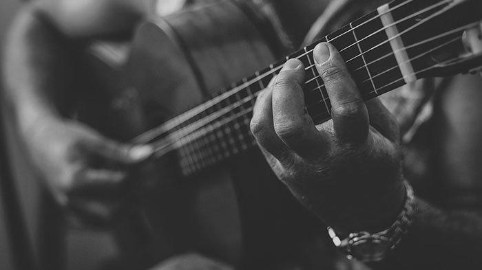 Kunci Gitar Ayah Ibu, Chord Suatu Saat Nanti Kan Ku Gantikan Tugas Ayah