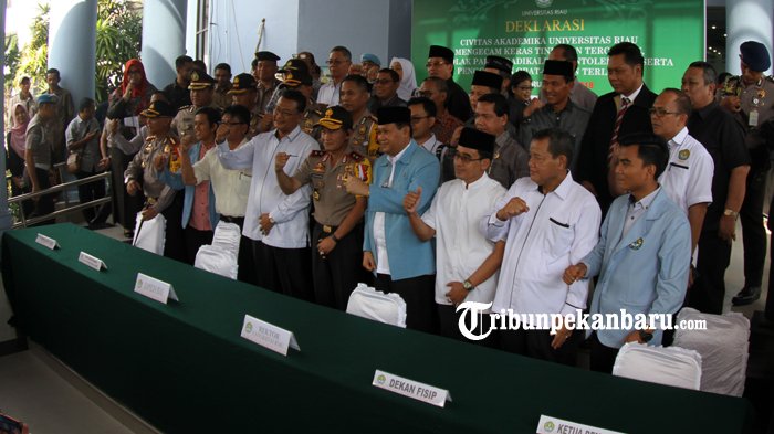 Sosok Ini Kritisi Pernyataan Menristekdikti yang Mengancam Memecat Rektor UR