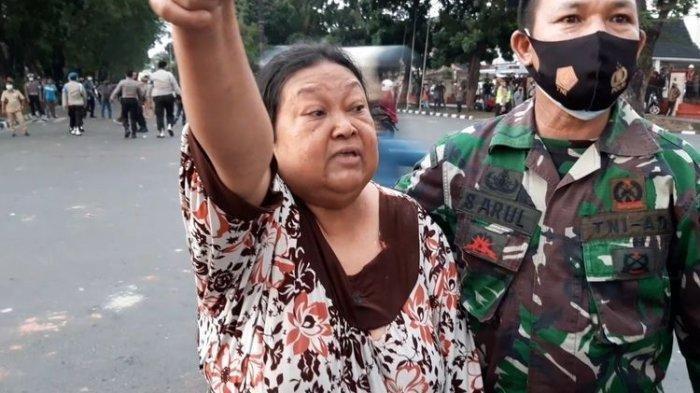 Demo Tolak UU Cipta Kerja di Jambi, Nenek Marah karena Tembakan Gas Air Mata Masuk Permukiman