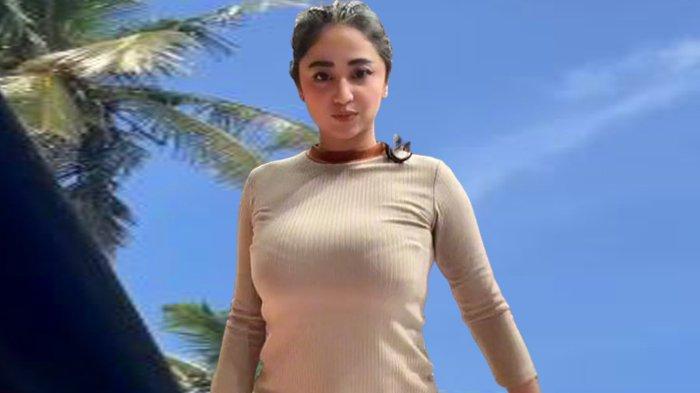 Update Cerita Dewi Perssik Diteror Sosok Pria Tak Dikenal yang Nekat Masturbasi di Rumahnya