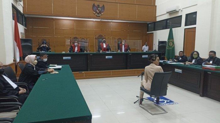 Dinar Candy Beri Dukungan untuk Nikita Mirzani, Teriakkan Kata Penyemangat saat Sidang