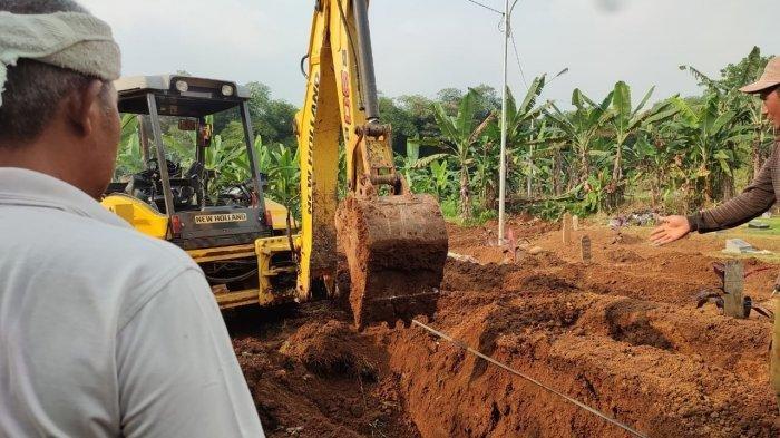 Angka Kematian Tinggi, Alat Berat Dikerahkan Menggali Lubang Makam Khusus Jenazah Covid-19 di Bogor