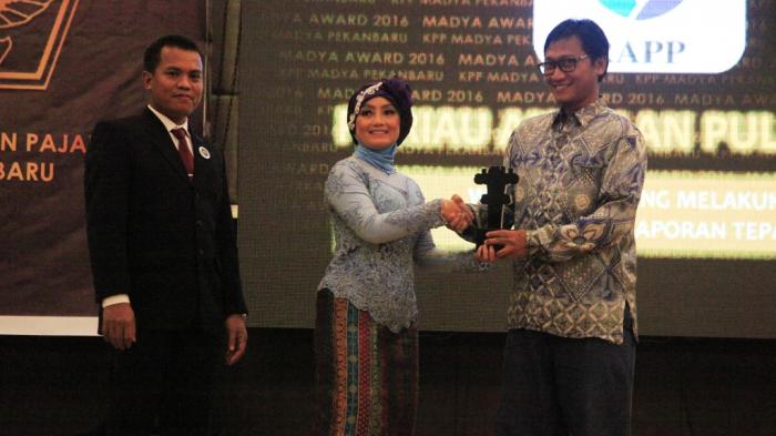 RAPP Raih Madya Award 2016, Djarot Handoko: Kita Harus Bayar Pajak Tepat Waktu