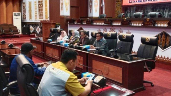 DPRD Pekanbaru hearing dengan pedagang Pasar Kodim, yang berjualan di gedung Peputra Maha Jaya (PMJ) Plaza The Central, Jalan Ahmad Yani Pekanbaru, Senin (27/4/2026